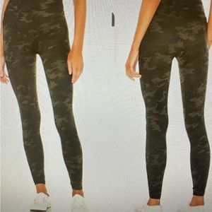 Spanx look at me now seamless legging in green camo size medium